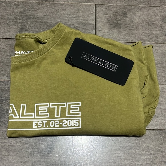 Alphalete Outlined Short Sleeve Crop Lifestyle T-Shirt - Green Tea - Small - Picture 6 of 6